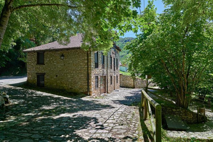 Hotel Rural La Tahona De Besnes アレナス・デ・カブラレス エクステリア 写真